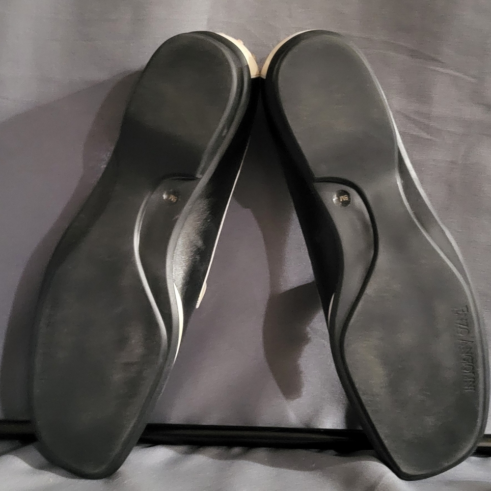 Elegant Black Leather Loafers with Tassel Accents - Picture 4 of 7